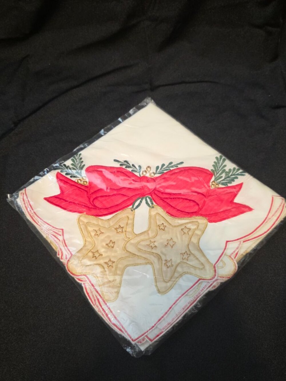 TABLECLOTH VINTAGE CHRISTMAS Stars bows RED white 35" SQUARE